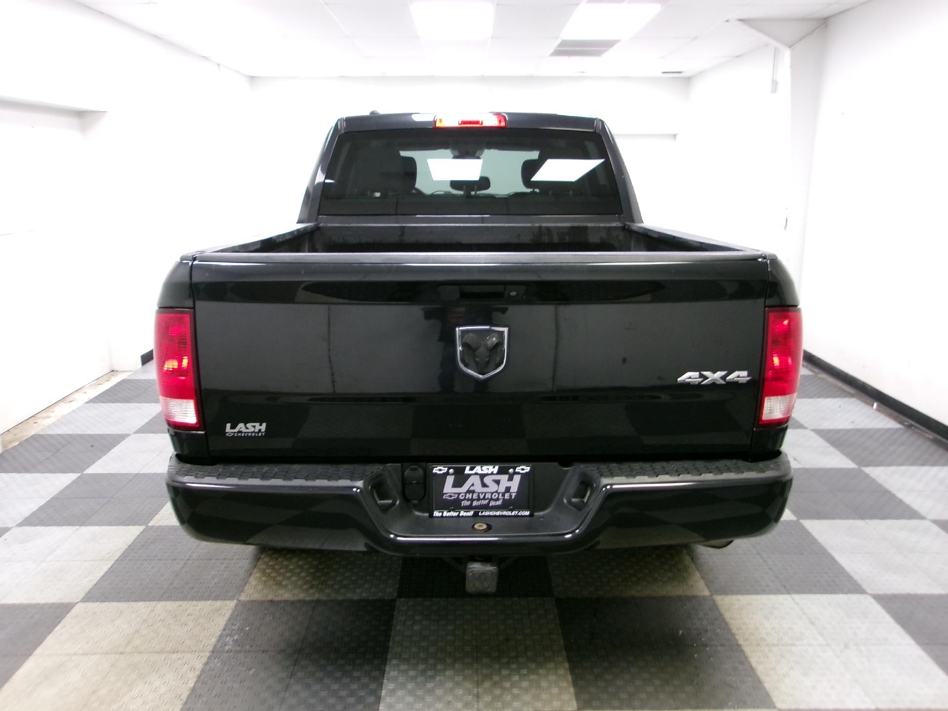 2017 RAM 1500 Express 4x4 Crew Cab 5'7" Box