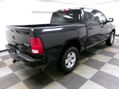 2017 RAM 1500 Express 4x4 Crew Cab 5'7" Box