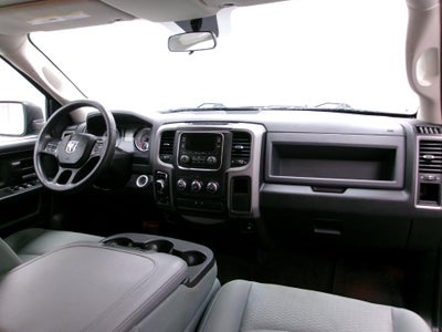 2017 RAM 1500 Express 4x4 Crew Cab 5'7" Box