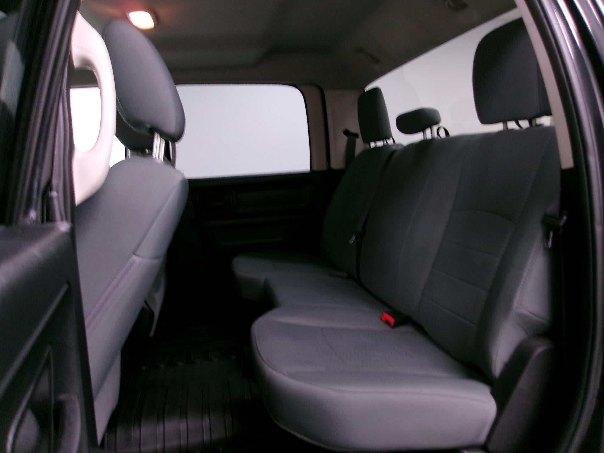 2017 RAM 1500 Express 4x4 Crew Cab 5'7" Box