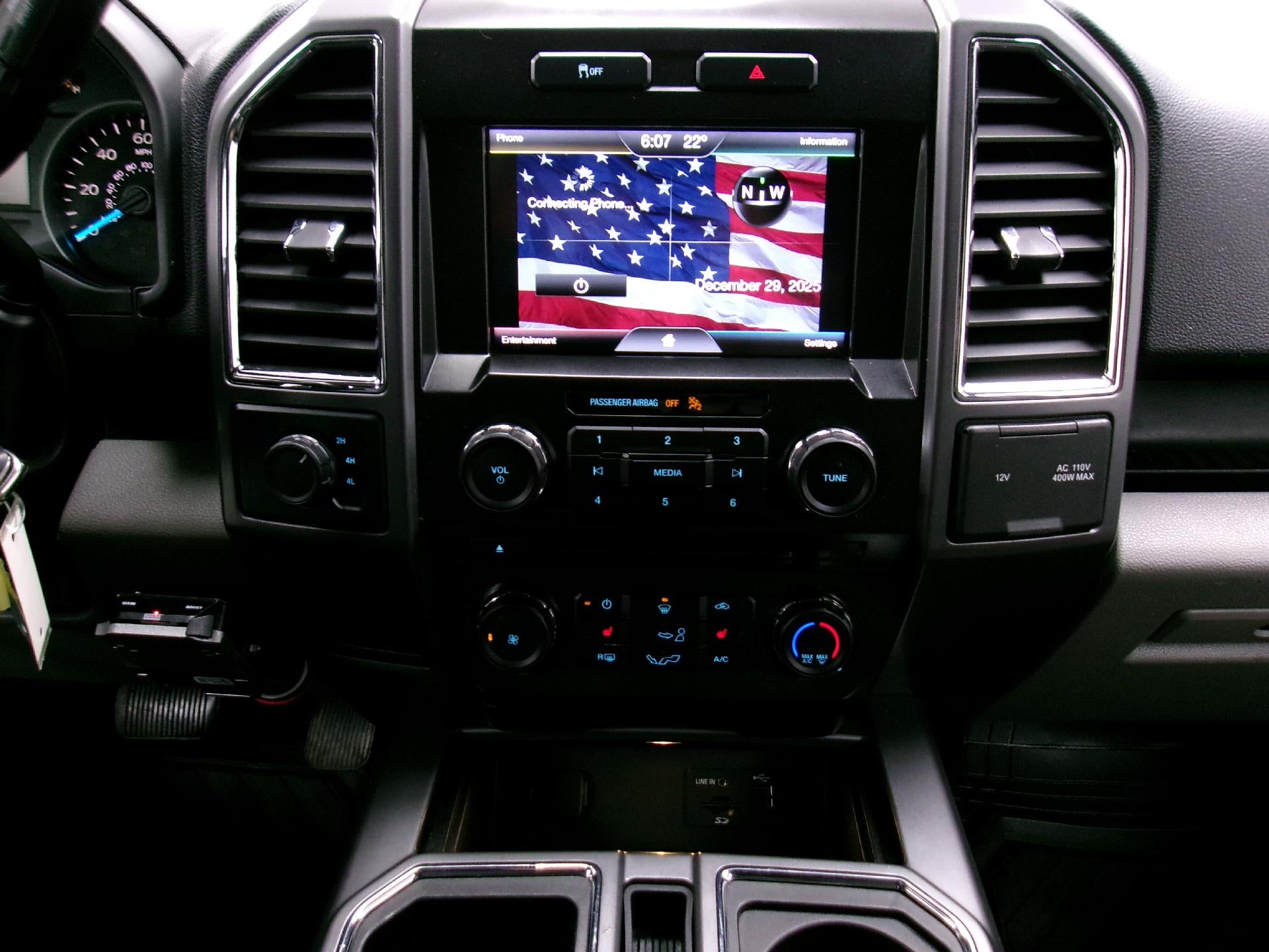 2015 Ford F-150 4WD SuperCrew 5-1/2 Ft Box XLT