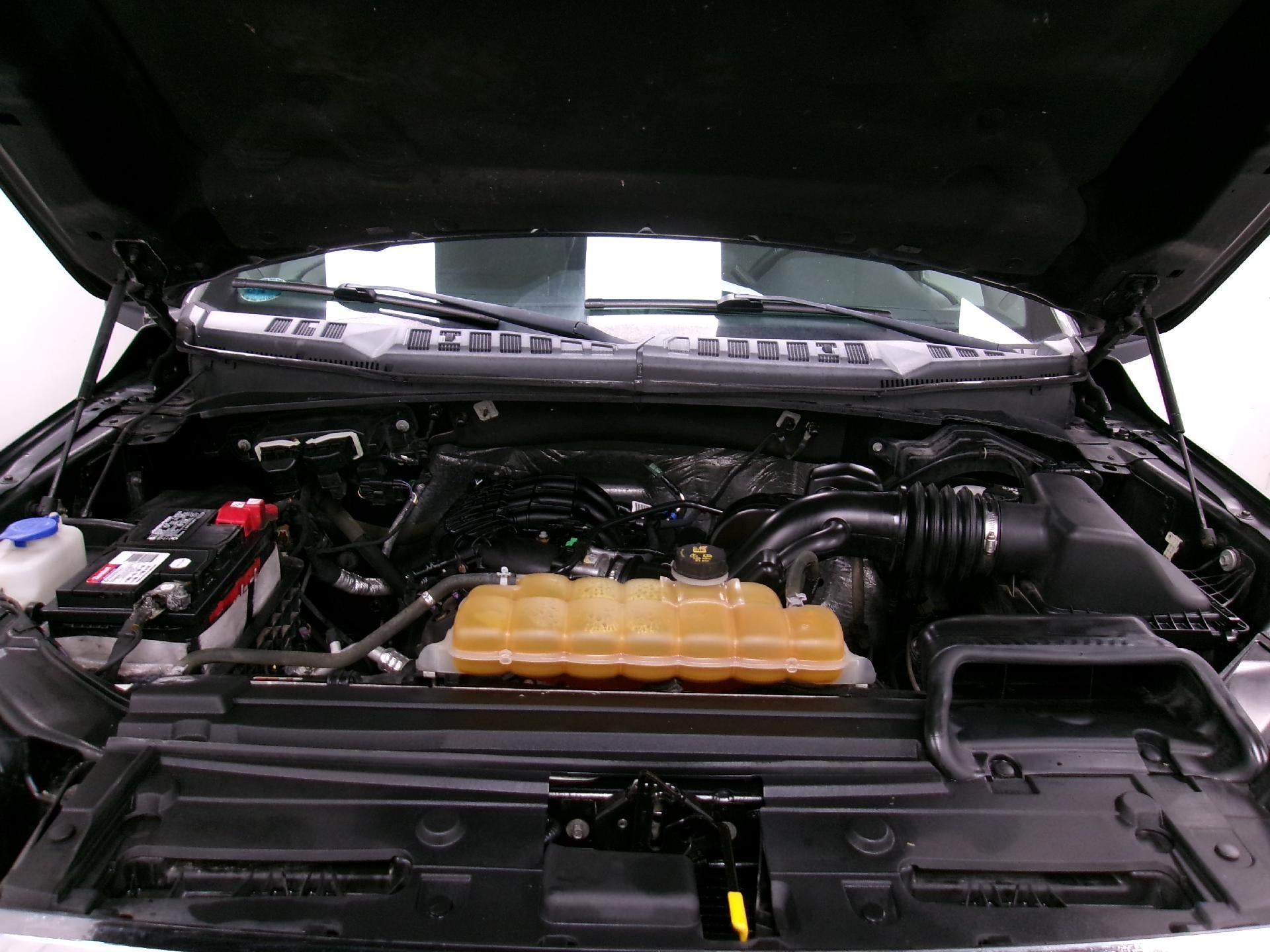 2015 Ford F-150 4WD SuperCrew 5-1/2 Ft Box XLT