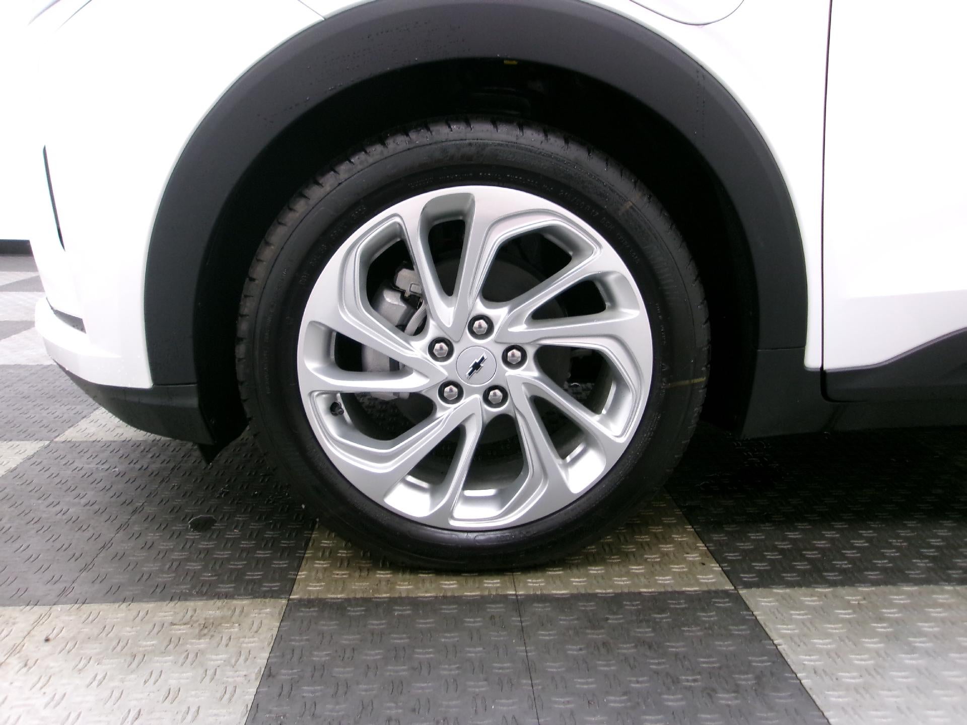 2027 Chevrolet Bolt FWD 4dr LT