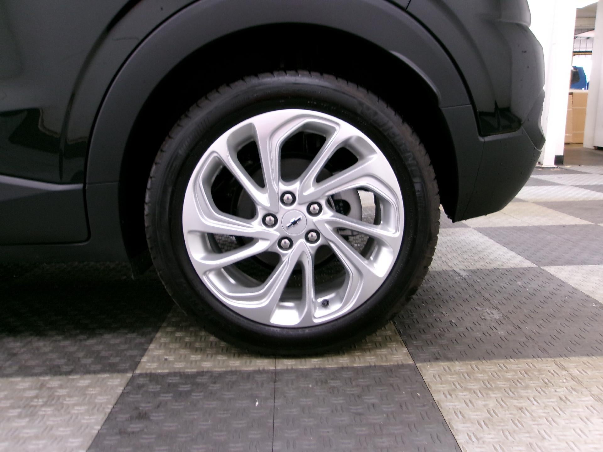 2027 Chevrolet Bolt FWD 4dr LT