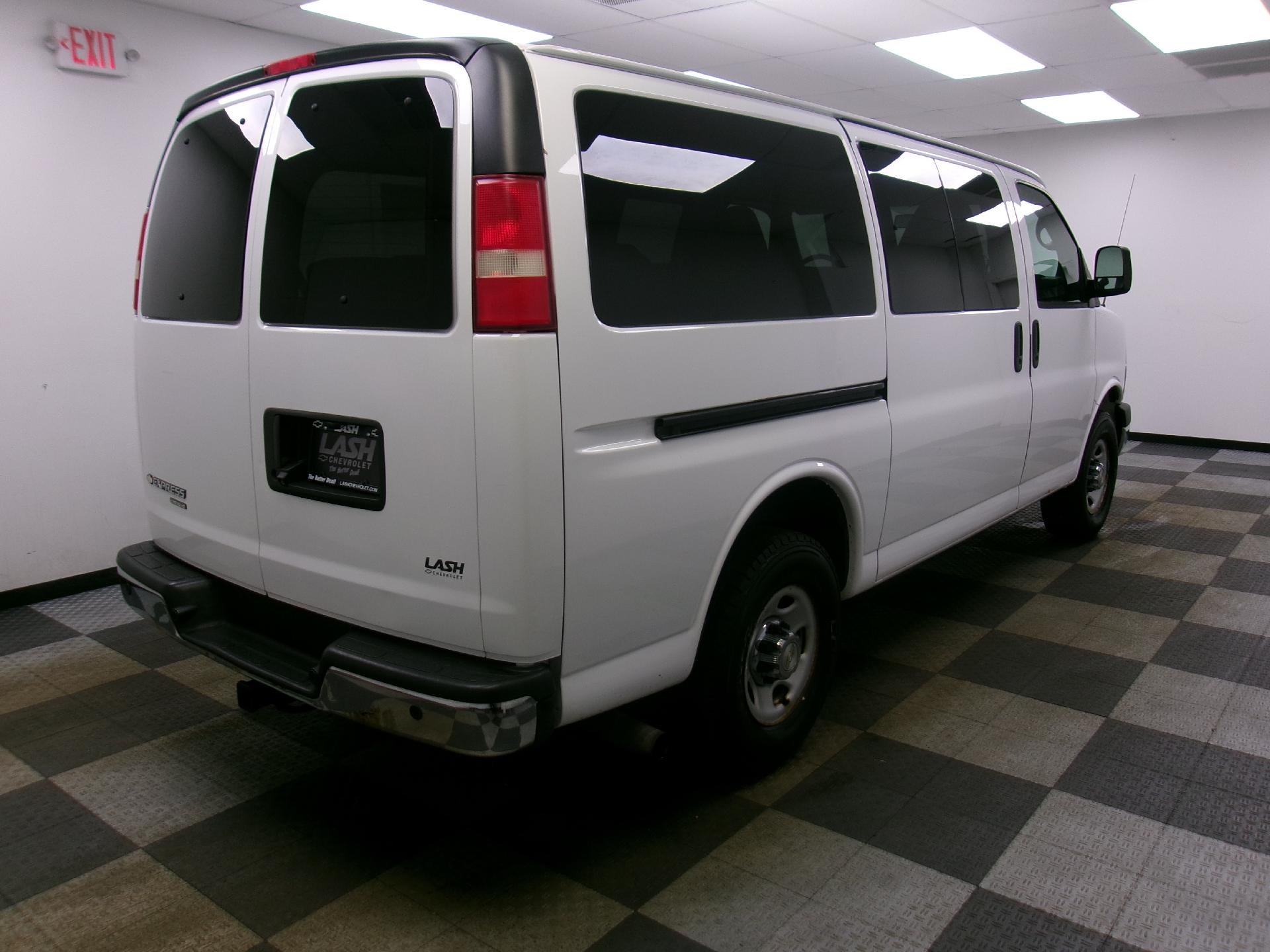 2013 Chevrolet Express Passenger 3500 3500 Regular Wheelbase Rear-Wheel Drive 1LT