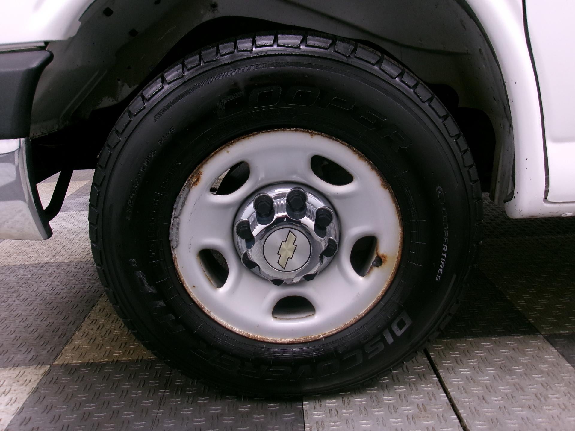 2013 Chevrolet Express Passenger 3500 3500 Regular Wheelbase Rear-Wheel Drive 1LT