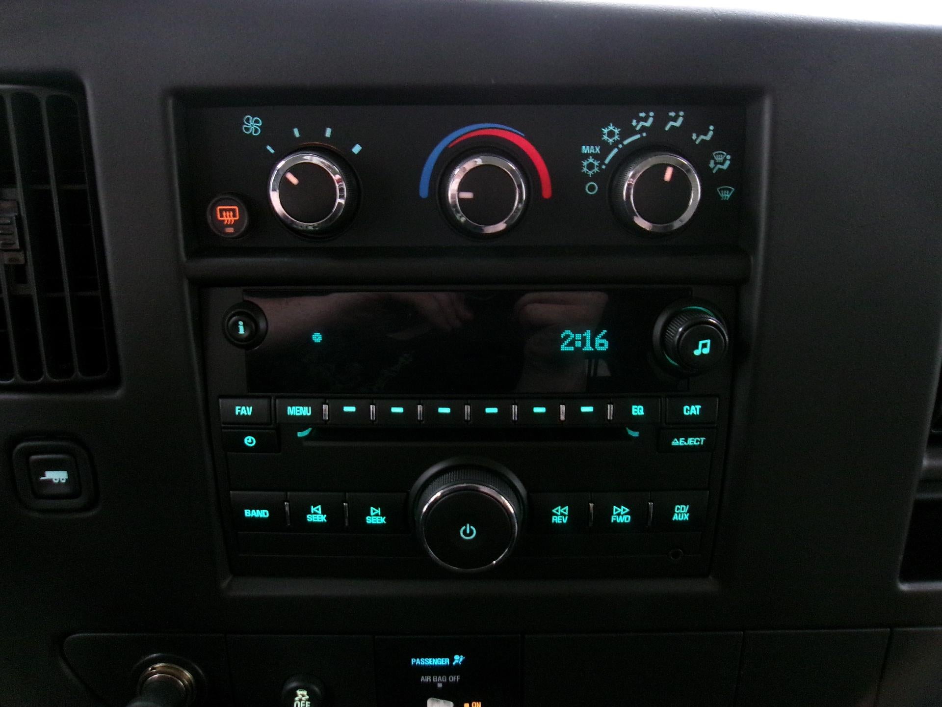 2013 Chevrolet Express Passenger 3500 3500 Regular Wheelbase Rear-Wheel Drive 1LT