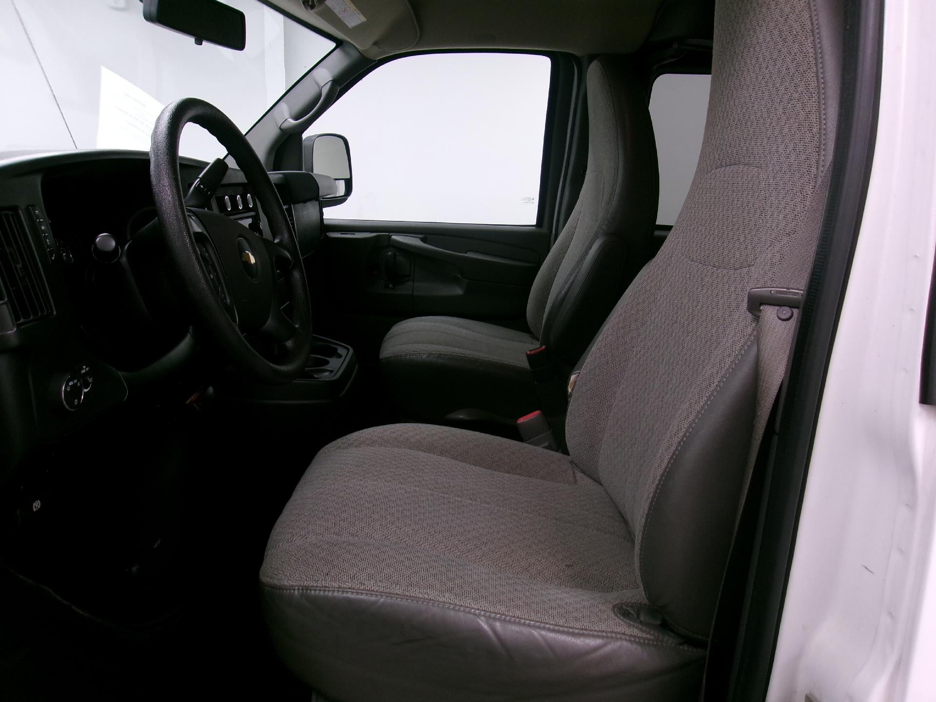 2013 Chevrolet Express Passenger 3500 3500 Regular Wheelbase Rear-Wheel Drive 1LT