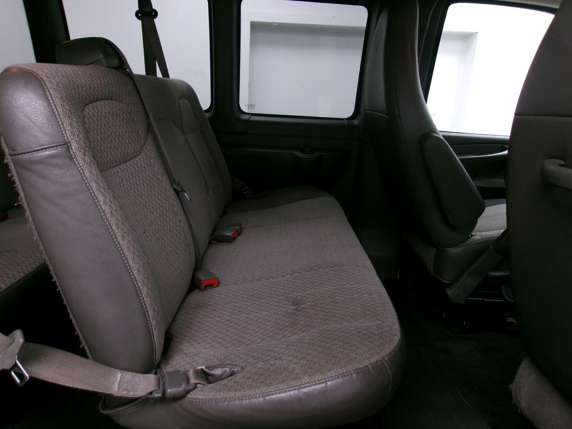 2013 Chevrolet Express Passenger 3500 3500 Regular Wheelbase Rear-Wheel Drive 1LT