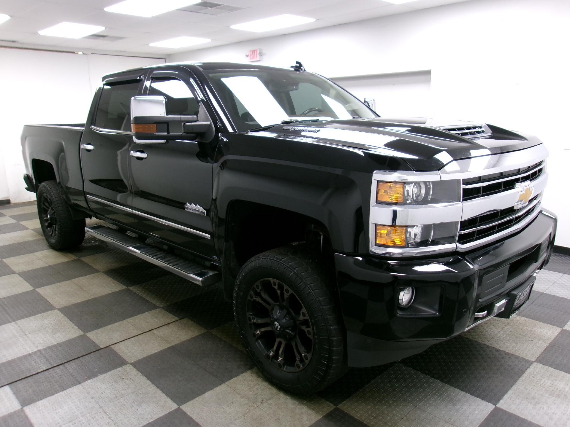 2018 Chevrolet Silverado 3500 HD Crew Cab Standard Box 4-Wheel Drive High Country