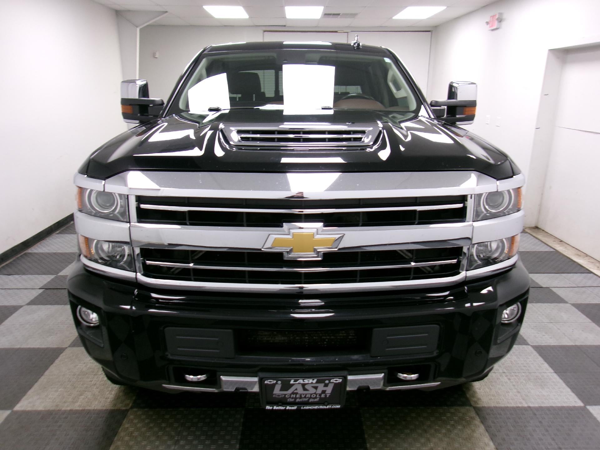 2018 Chevrolet Silverado 3500 HD Crew Cab Standard Box 4-Wheel Drive High Country