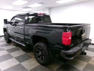 2018 Chevrolet Silverado 3500 HD Crew Cab Standard Box 4-Wheel Drive High Country