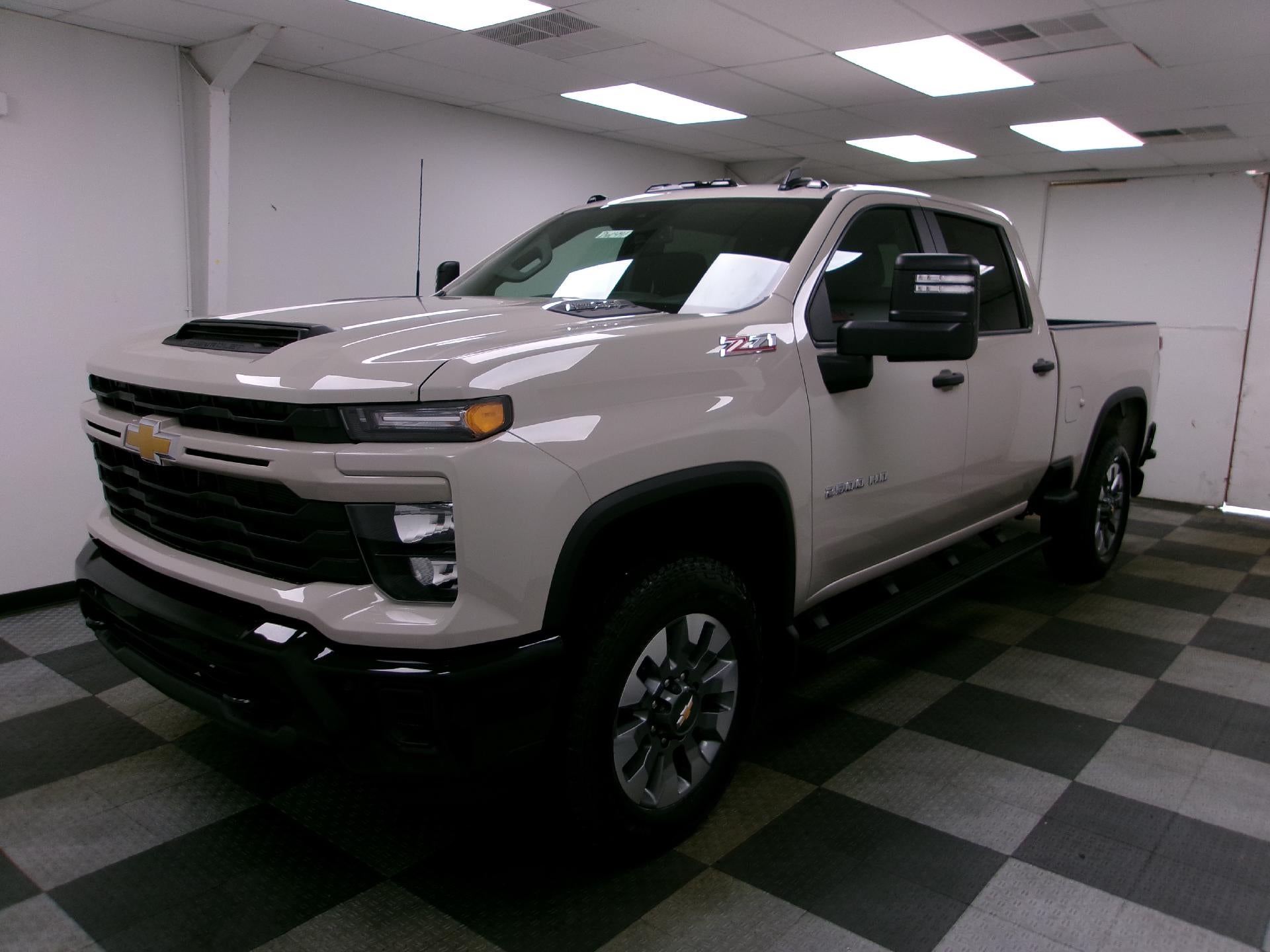 2026 Chevrolet Silverado 2500 HD Crew Cab Standard Box 4-Wheel Drive Custom