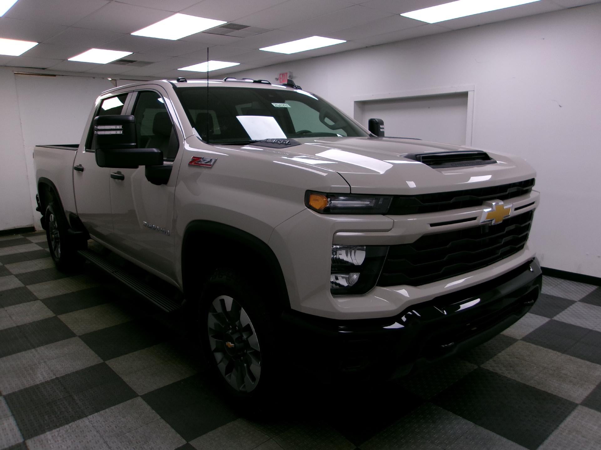 2026 Chevrolet Silverado 2500 HD Crew Cab Standard Box 4-Wheel Drive Custom