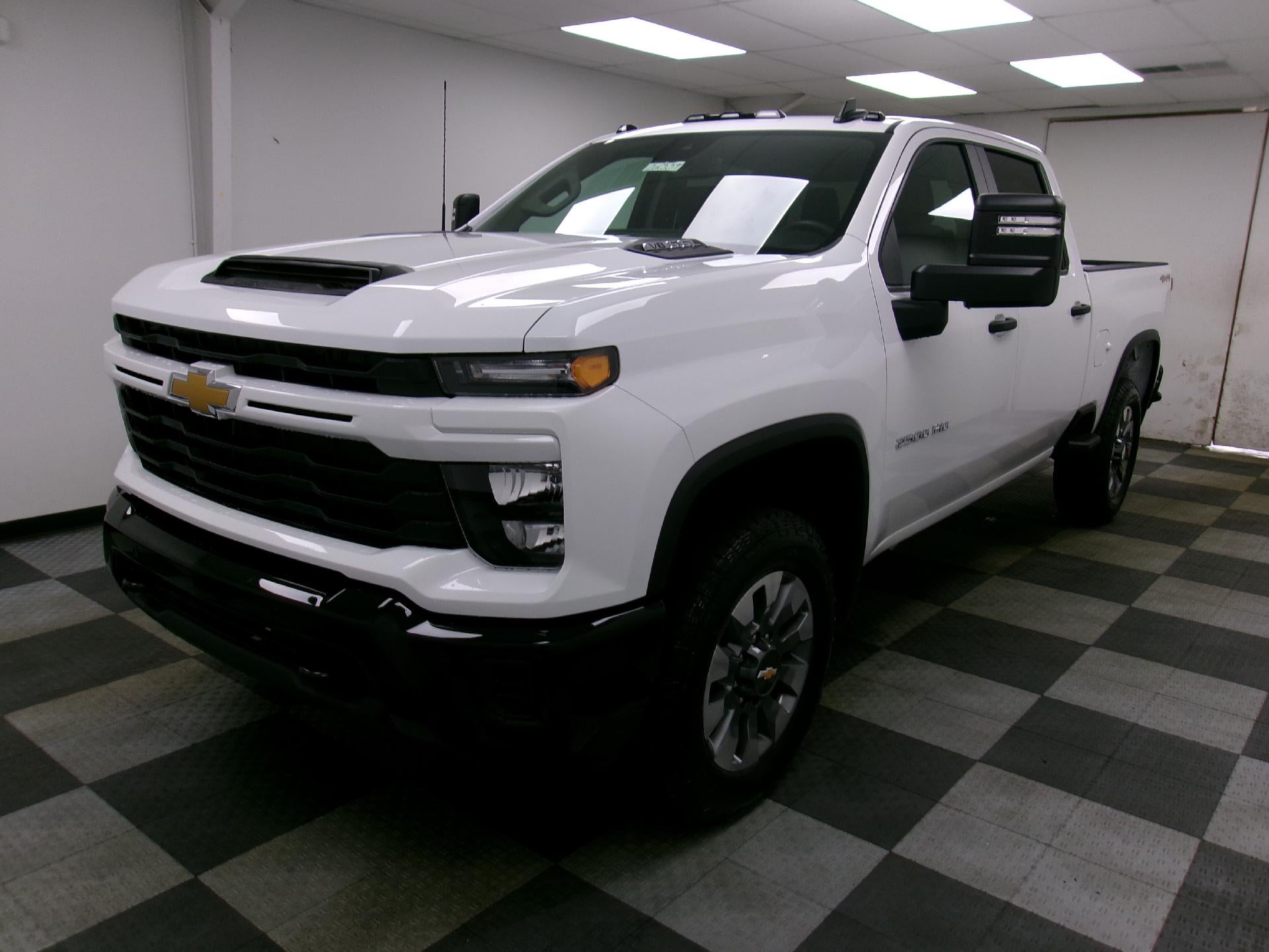 2026 Chevrolet Silverado 2500 HD Crew Cab Standard Box 4-Wheel Drive Custom