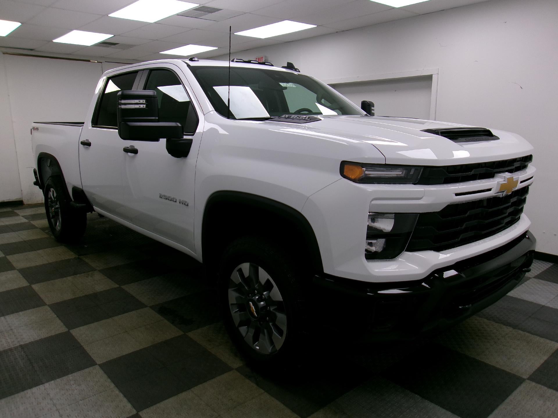 2026 Chevrolet Silverado 2500 HD Crew Cab Standard Box 4-Wheel Drive Custom