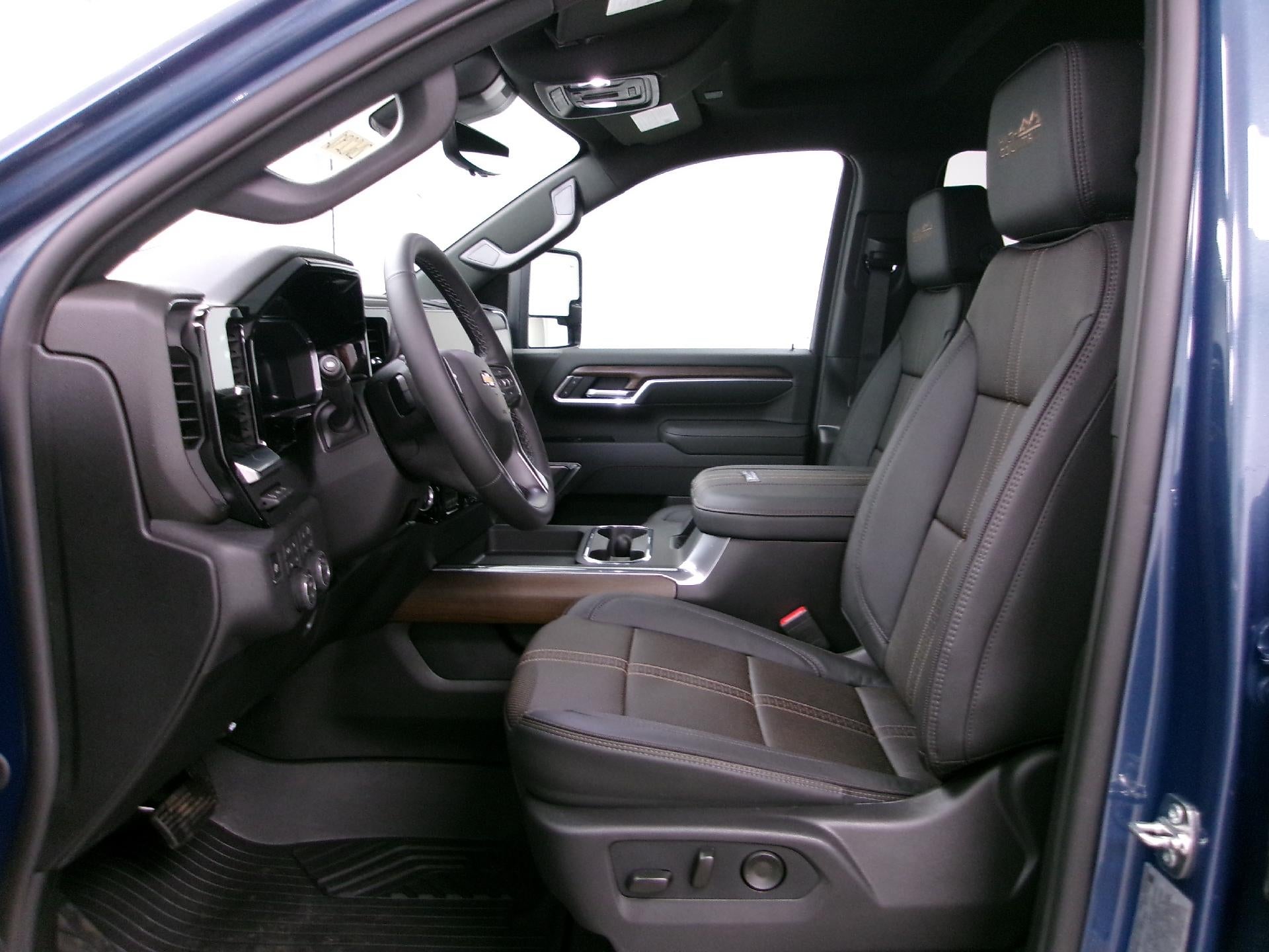 2026 Chevrolet Silverado 2500 HD Crew Cab Standard Box 4-Wheel Drive High Country