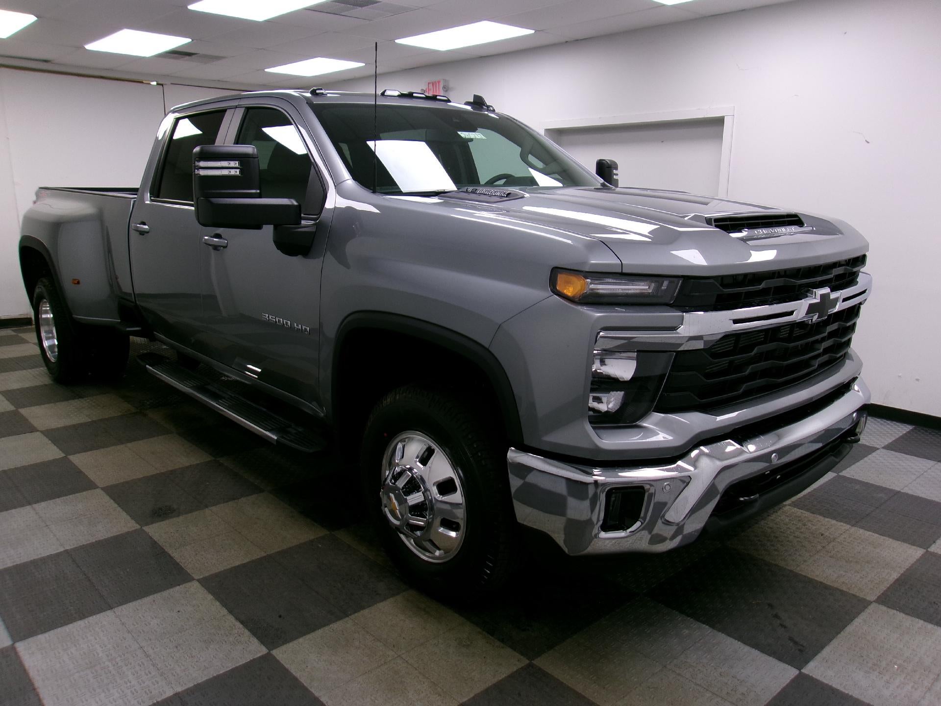 2026 Chevrolet Silverado 3500 HD Crew Cab Long Box 4-Wheel Drive LT