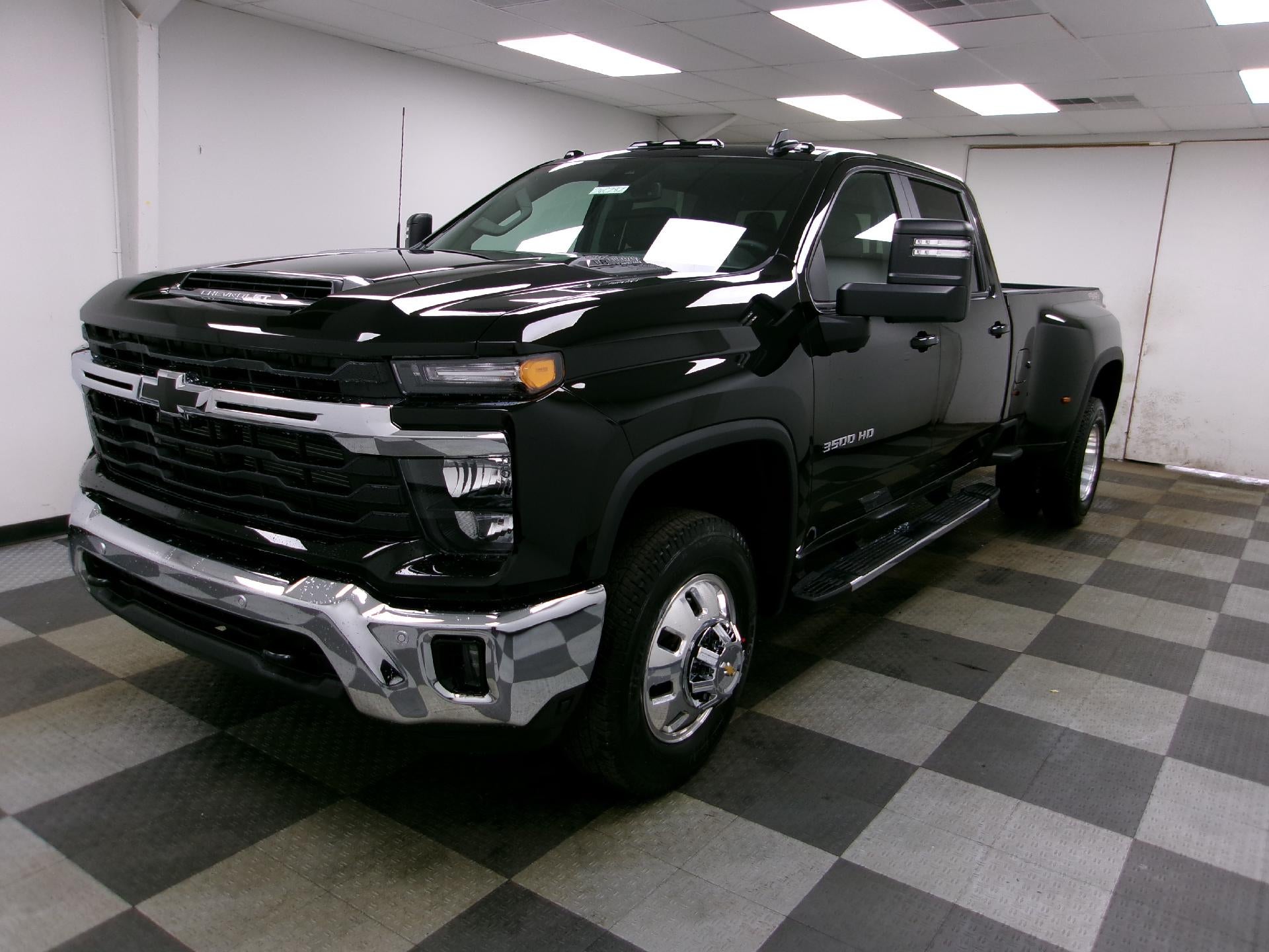 2026 Chevrolet Silverado 3500 HD Crew Cab Long Box 4-Wheel Drive LT