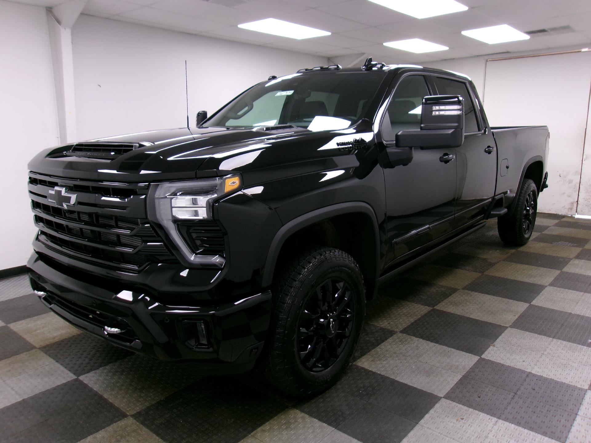 2026 Chevrolet Silverado 3500 HD Crew Cab Long Box 4-Wheel Drive High Country