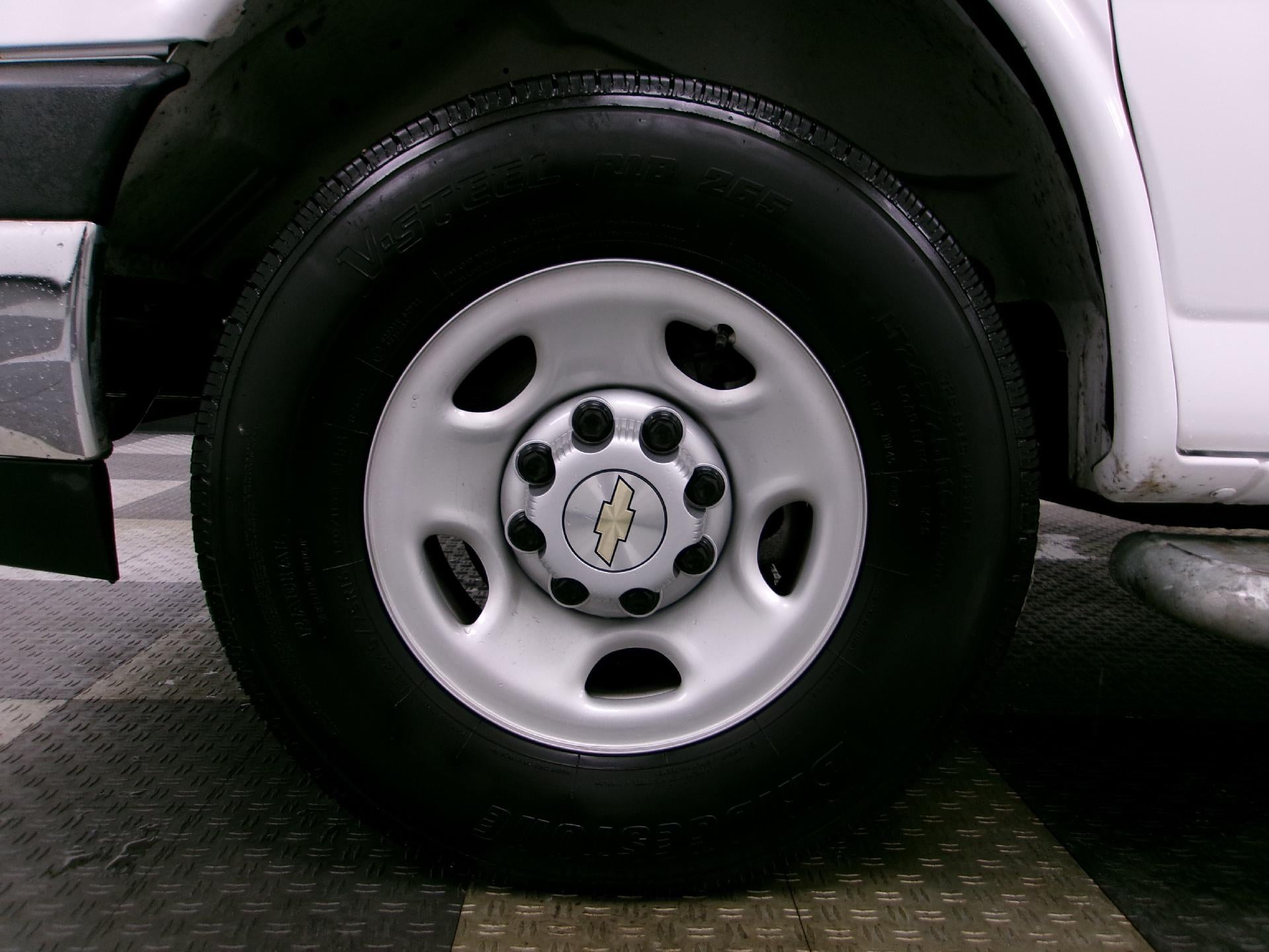 2025 Chevrolet Express Cargo 2500 Regular Wheelbase Rear-Wheel Drive