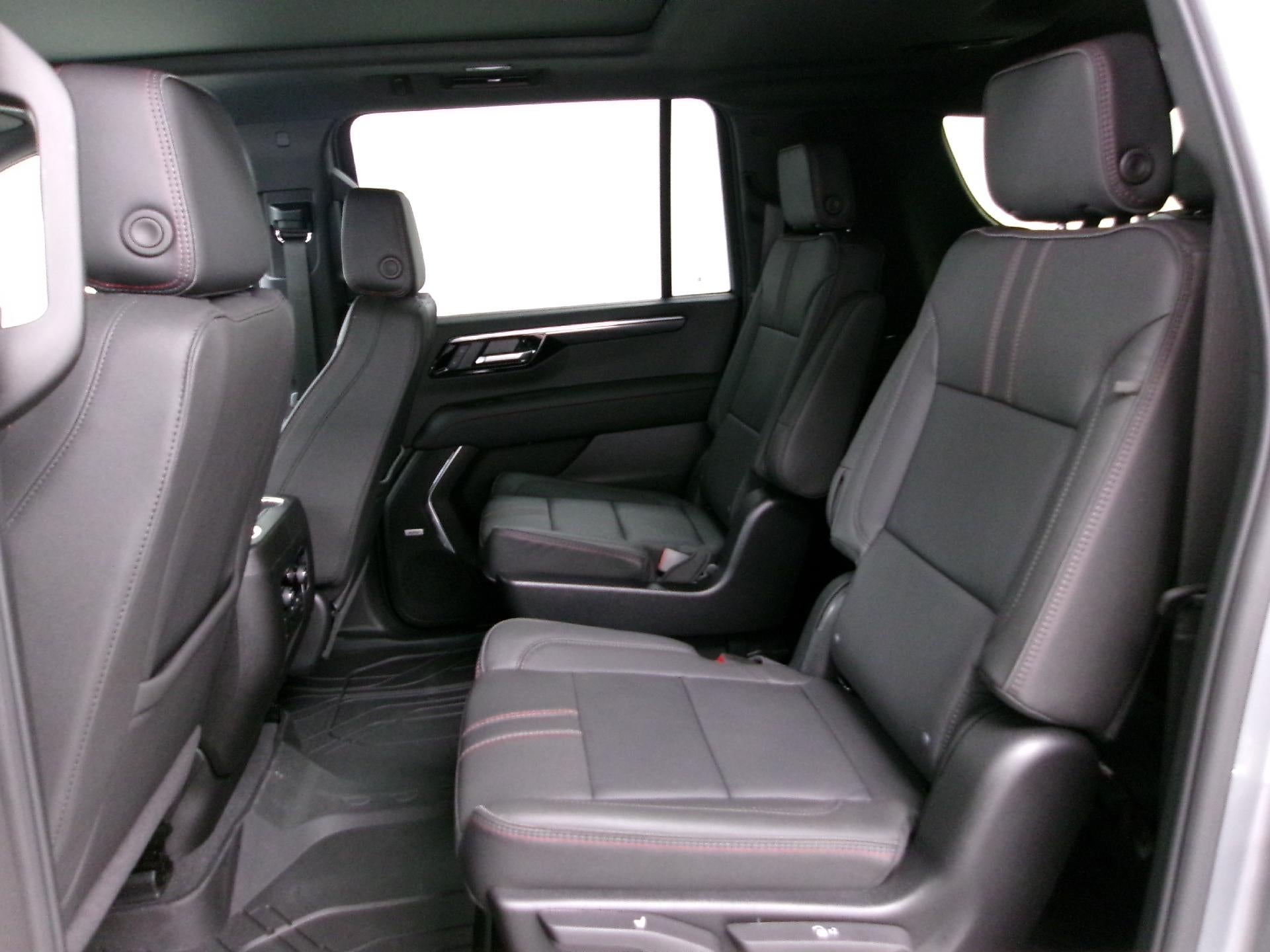 2026 Chevrolet Suburban 4WD RST