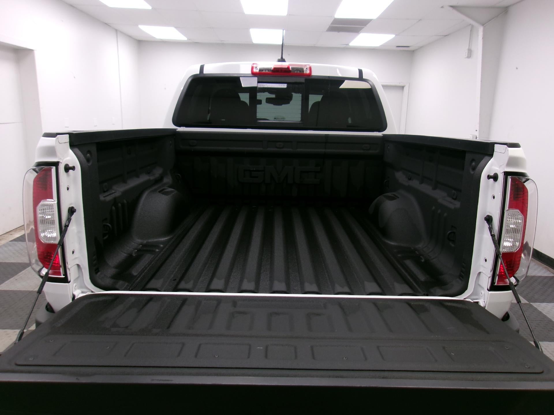 2021 GMC Canyon Crew Cab Short Box 4-Wheel Drive AT4 w/Leather