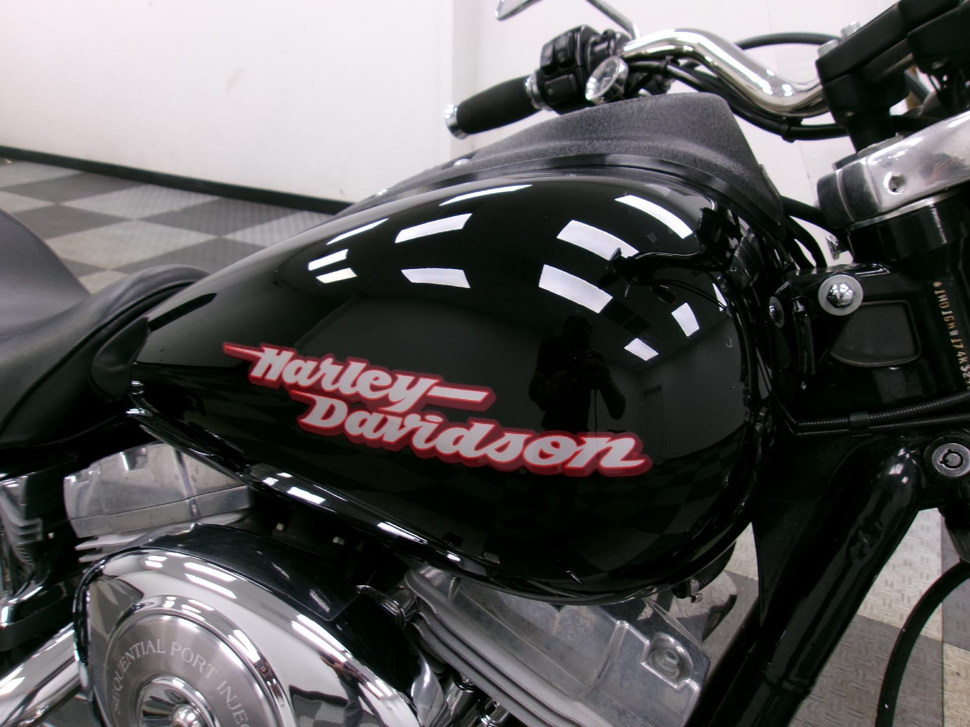 2004 HARLEY DAVIDSON DYNA SUPER GLIDE Base