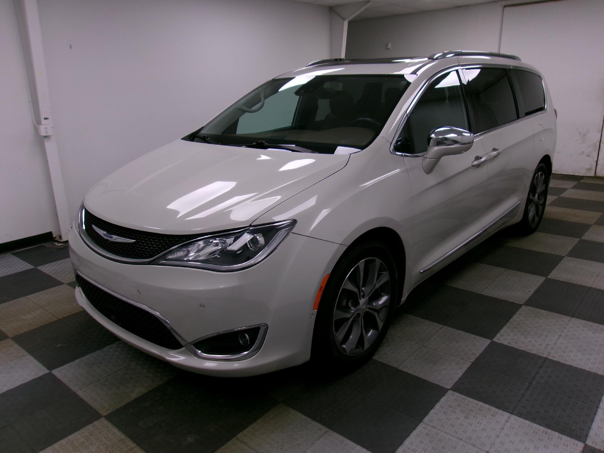 2017 Chrysler Pacifica Limited FWD