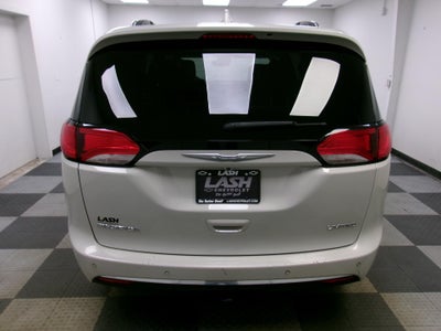 2017 Chrysler Pacifica Limited FWD