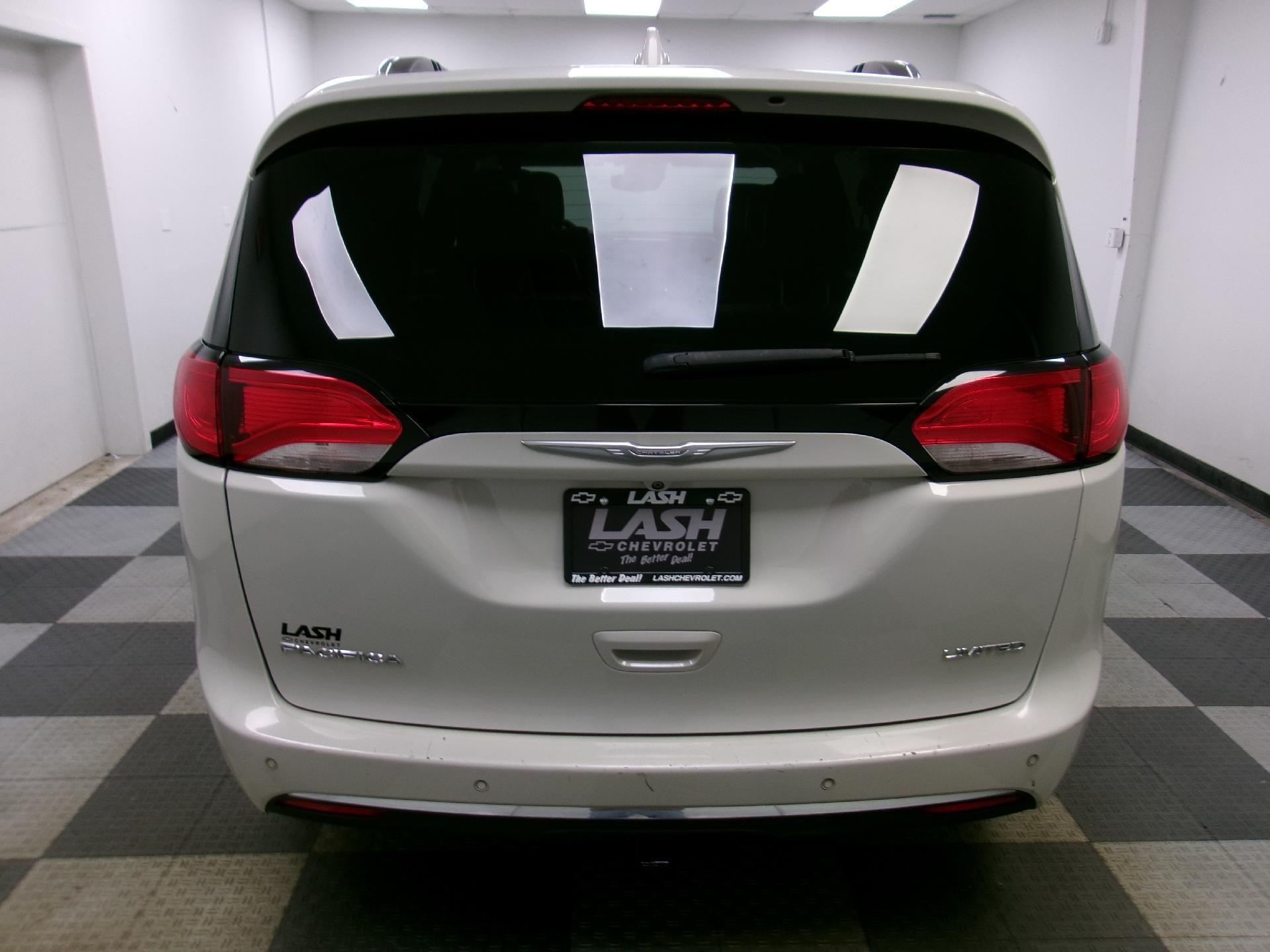 2017 Chrysler Pacifica Limited FWD