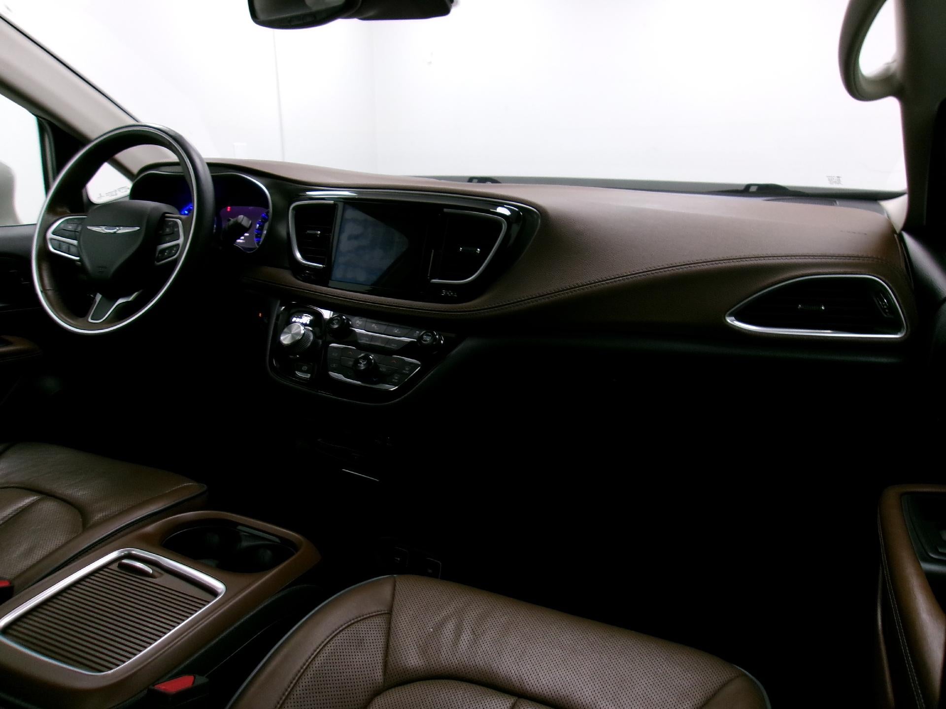 2017 Chrysler Pacifica Limited FWD