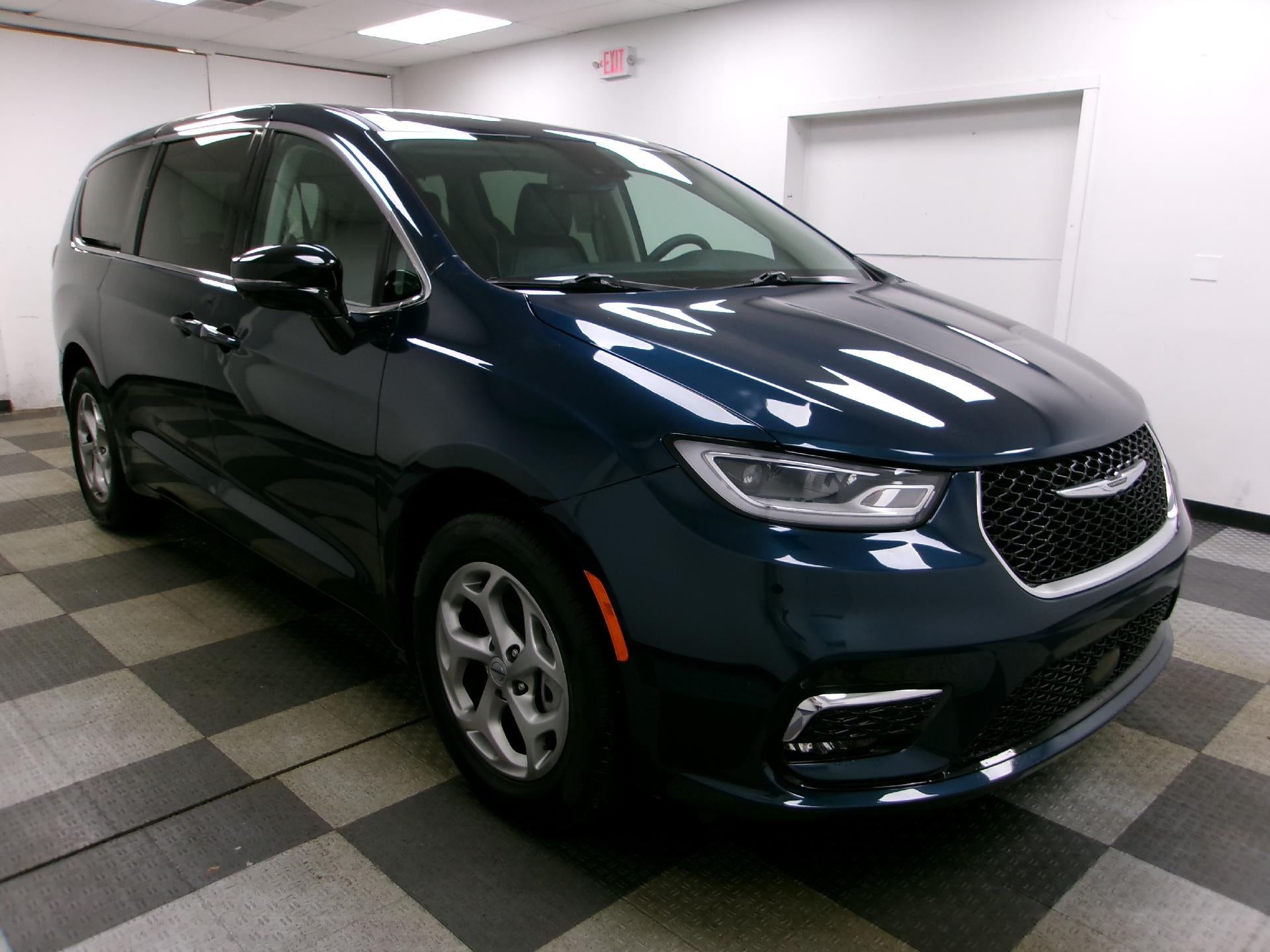 2024 Chrysler Pacifica Limited AWD