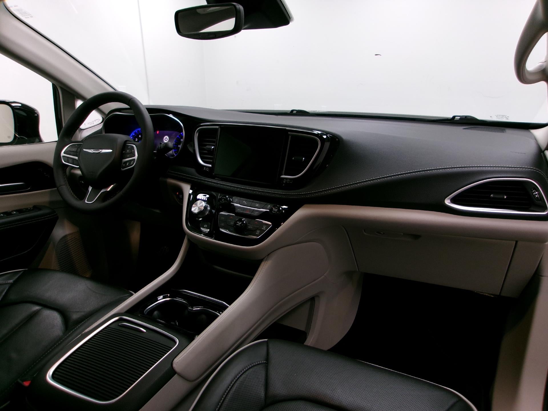 2024 Chrysler Pacifica Limited AWD