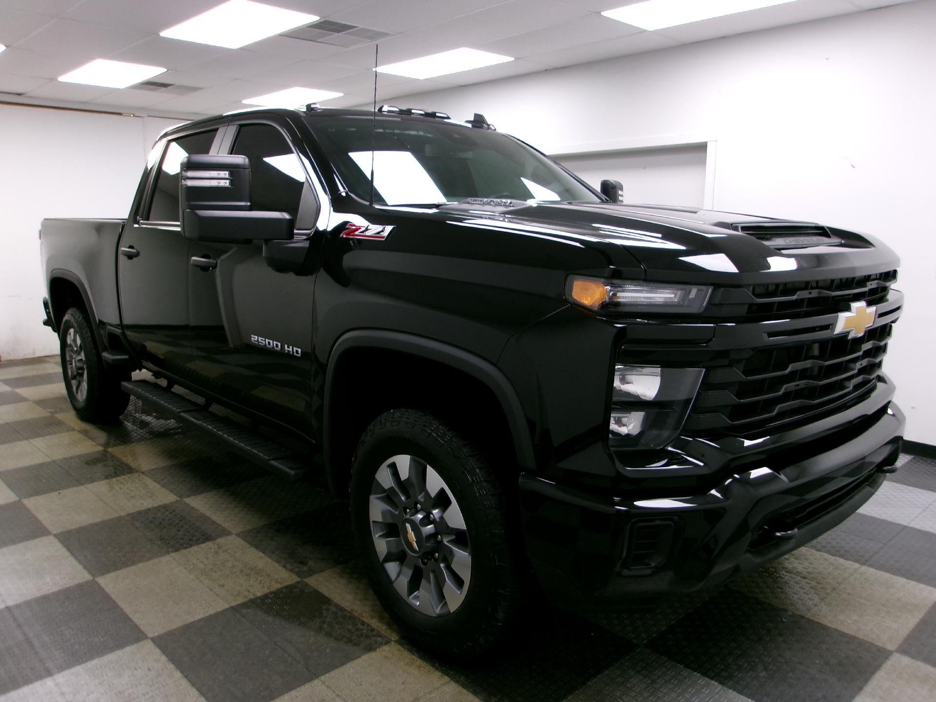 2024 Chevrolet Silverado 2500 HD Crew Cab Standard Box 4-Wheel Drive Custom