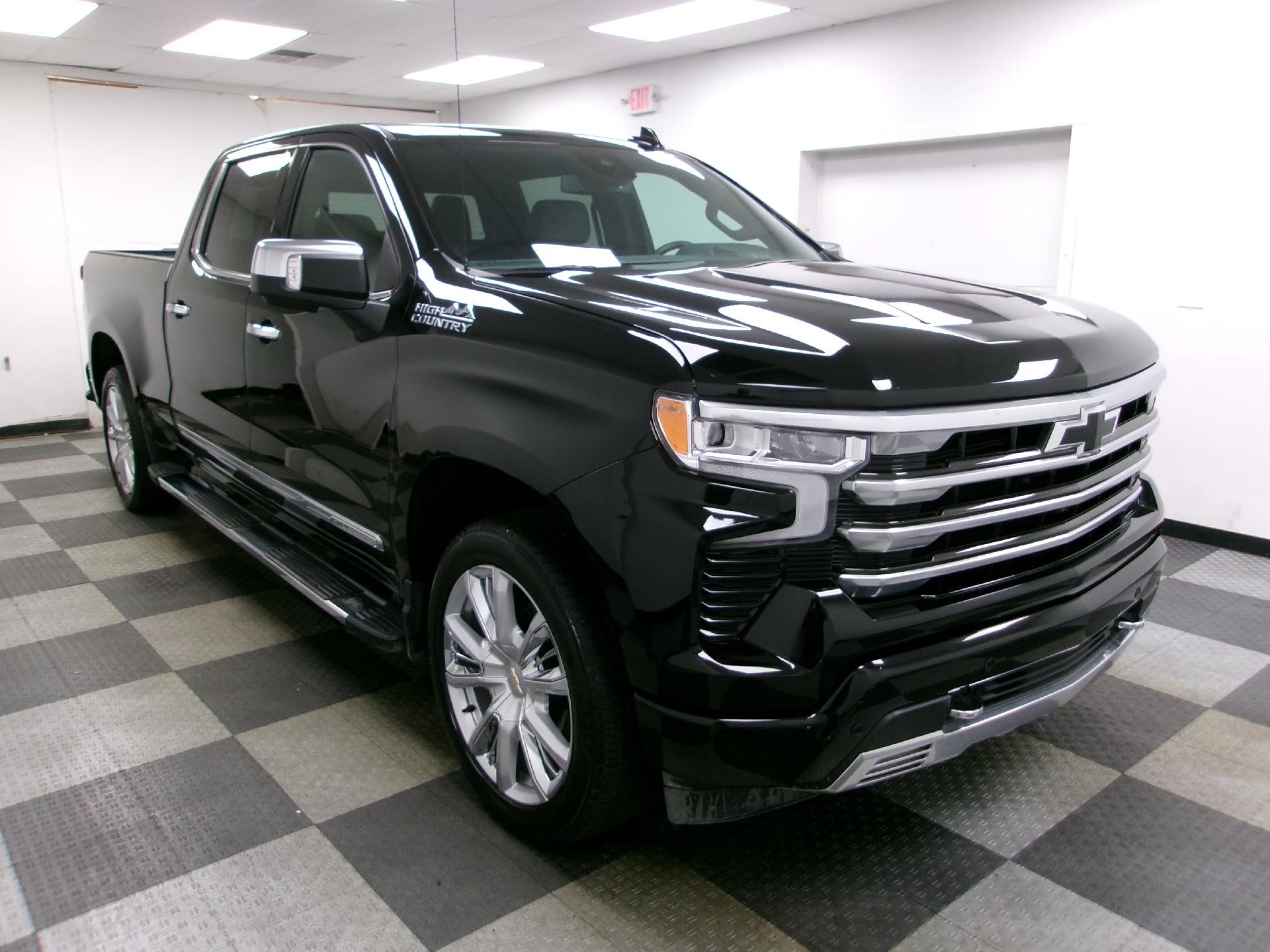 2023 Chevrolet Silverado 1500 Crew Cab Standard Box 4-Wheel Drive High Country