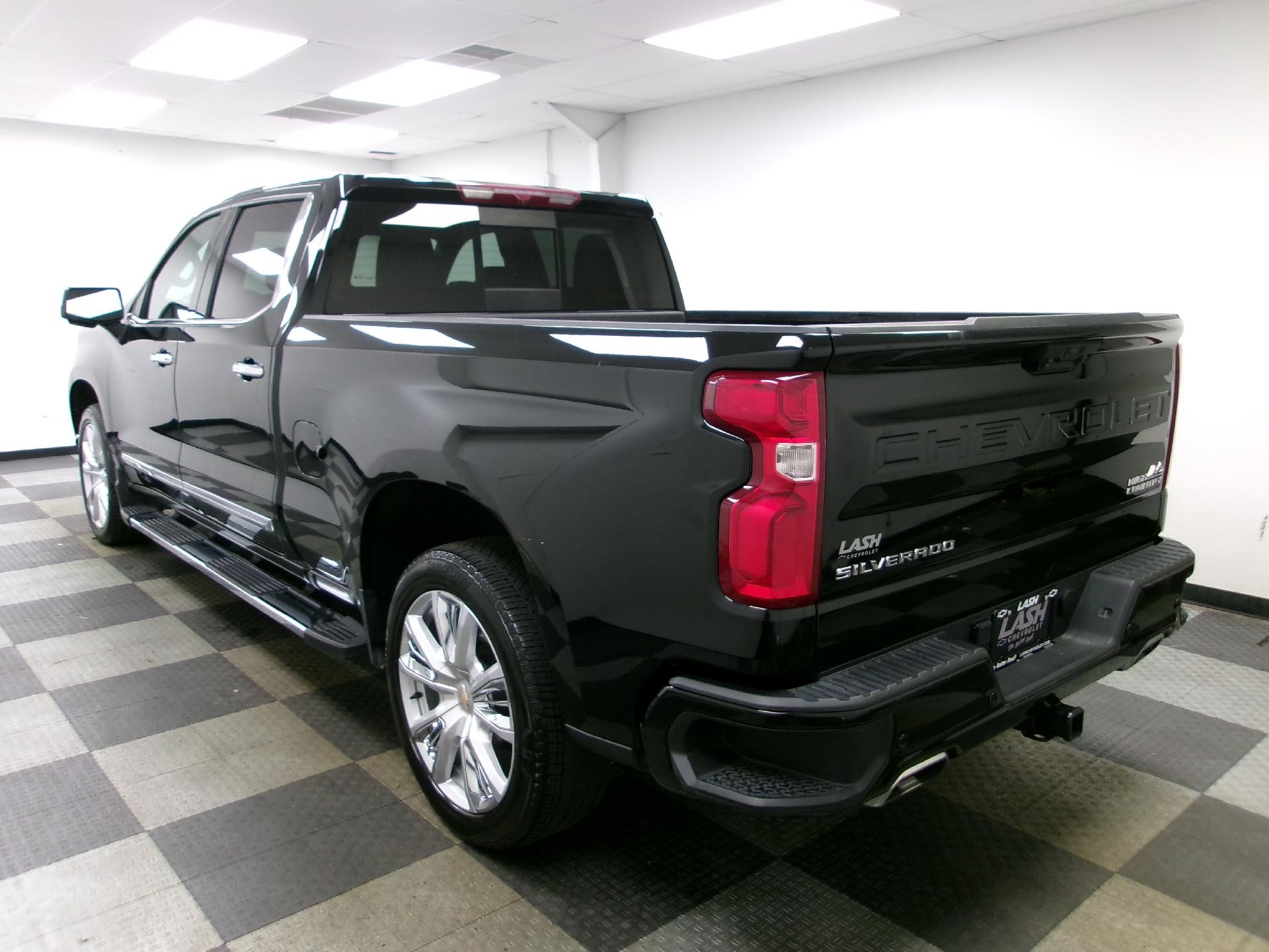 2023 Chevrolet Silverado 1500 Crew Cab Standard Box 4-Wheel Drive High Country
