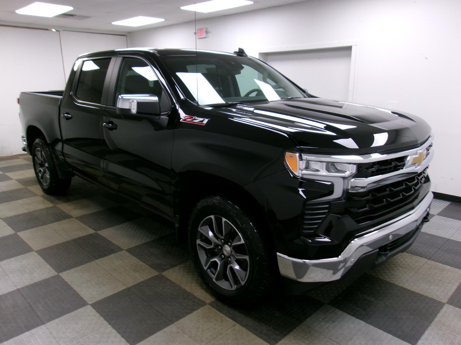 2025 Chevrolet Silverado 1500 Crew Cab Short Box 4-Wheel Drive LT 1LT