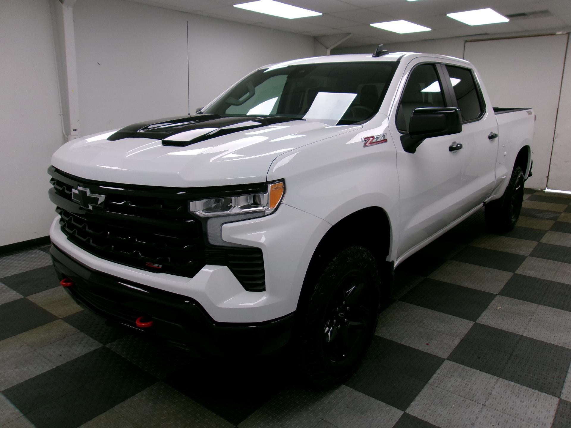 2025 Chevrolet Silverado 1500 Crew Cab Standard Box 4-Wheel Drive LT Trail Boss