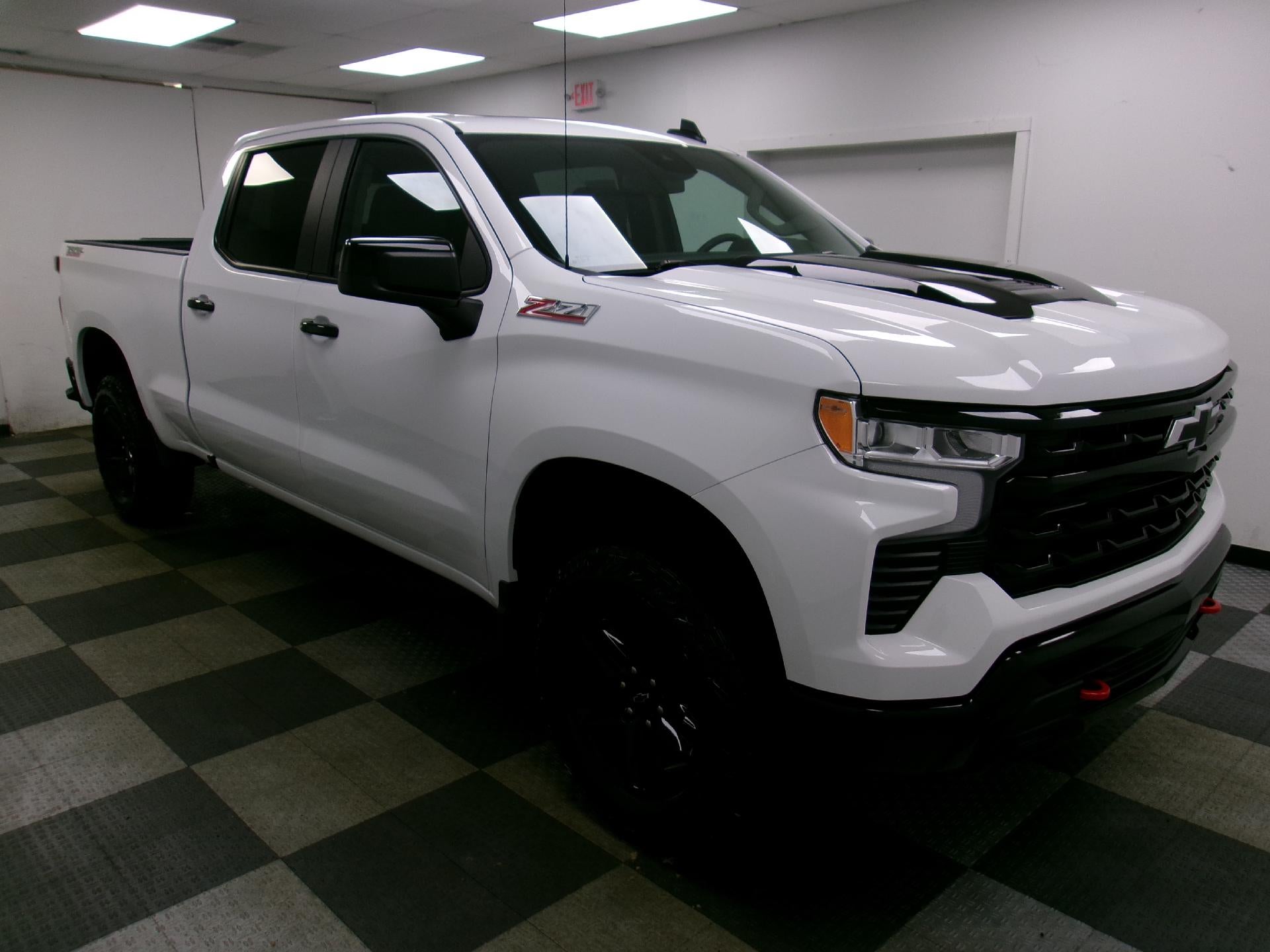 2025 Chevrolet Silverado 1500 Crew Cab Standard Box 4-Wheel Drive LT Trail Boss