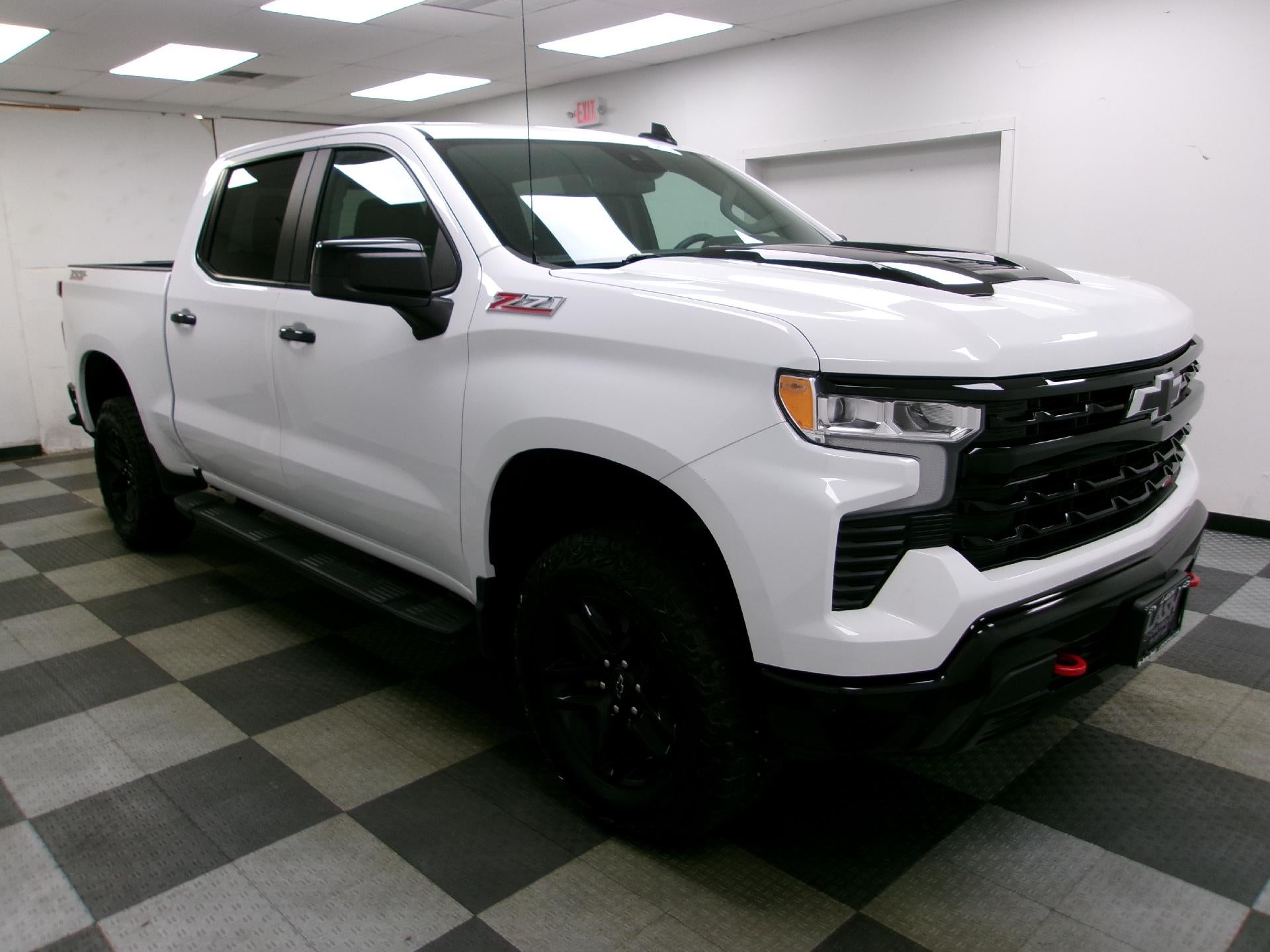 2025 Chevrolet Silverado 1500 Crew Cab Short Box 4-Wheel Drive LT Trail Boss