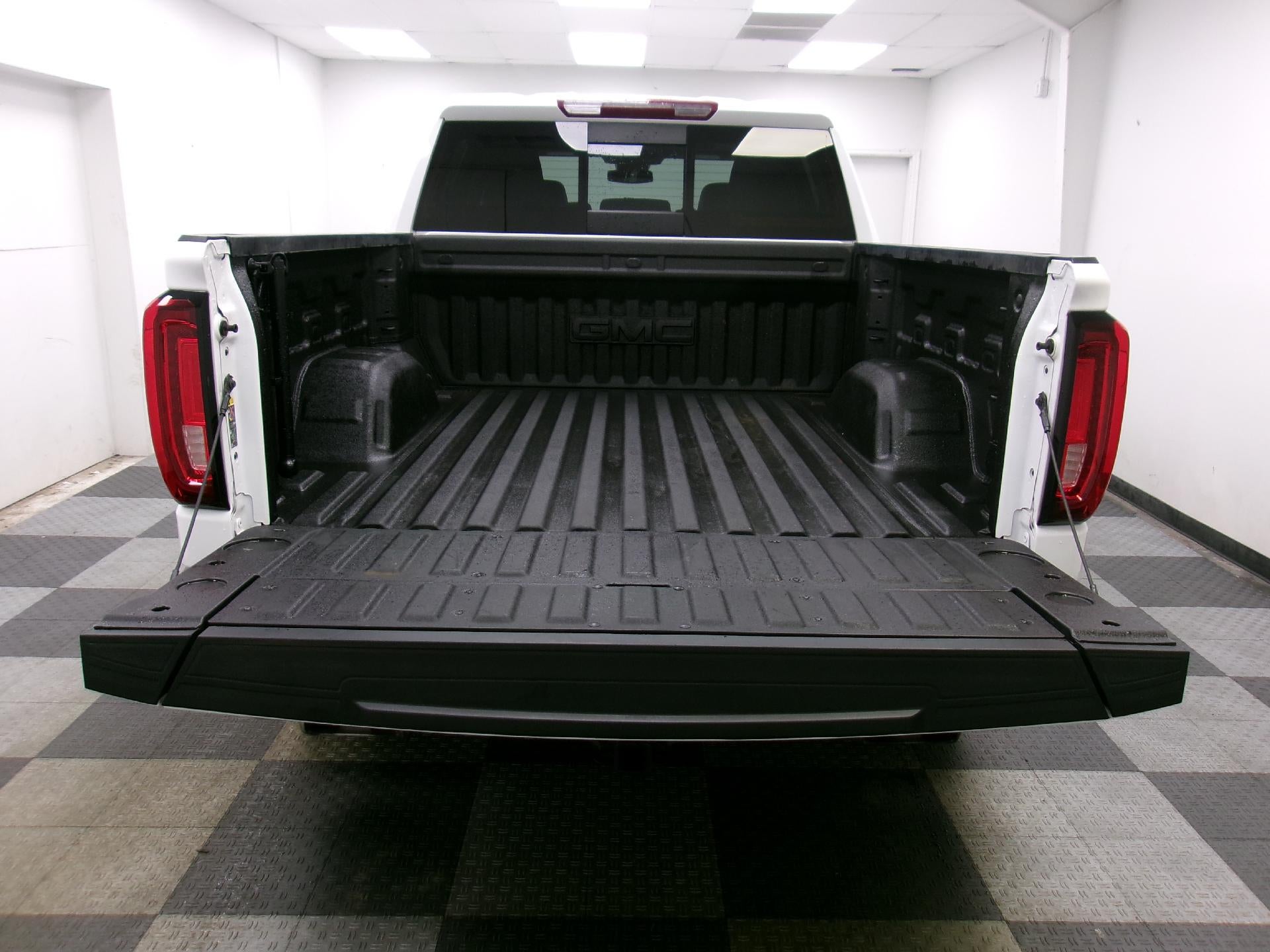 2023 GMC Sierra 1500 Crew Cab Short Box 4-Wheel Drive SLT