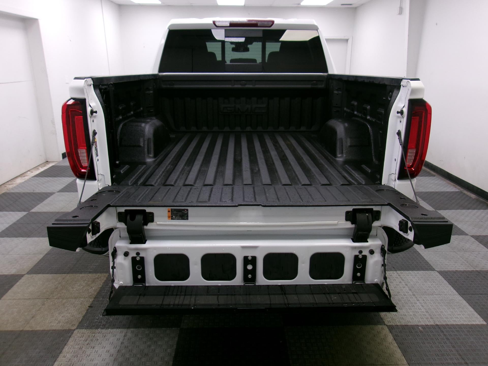 2023 GMC Sierra 1500 Crew Cab Short Box 4-Wheel Drive SLT