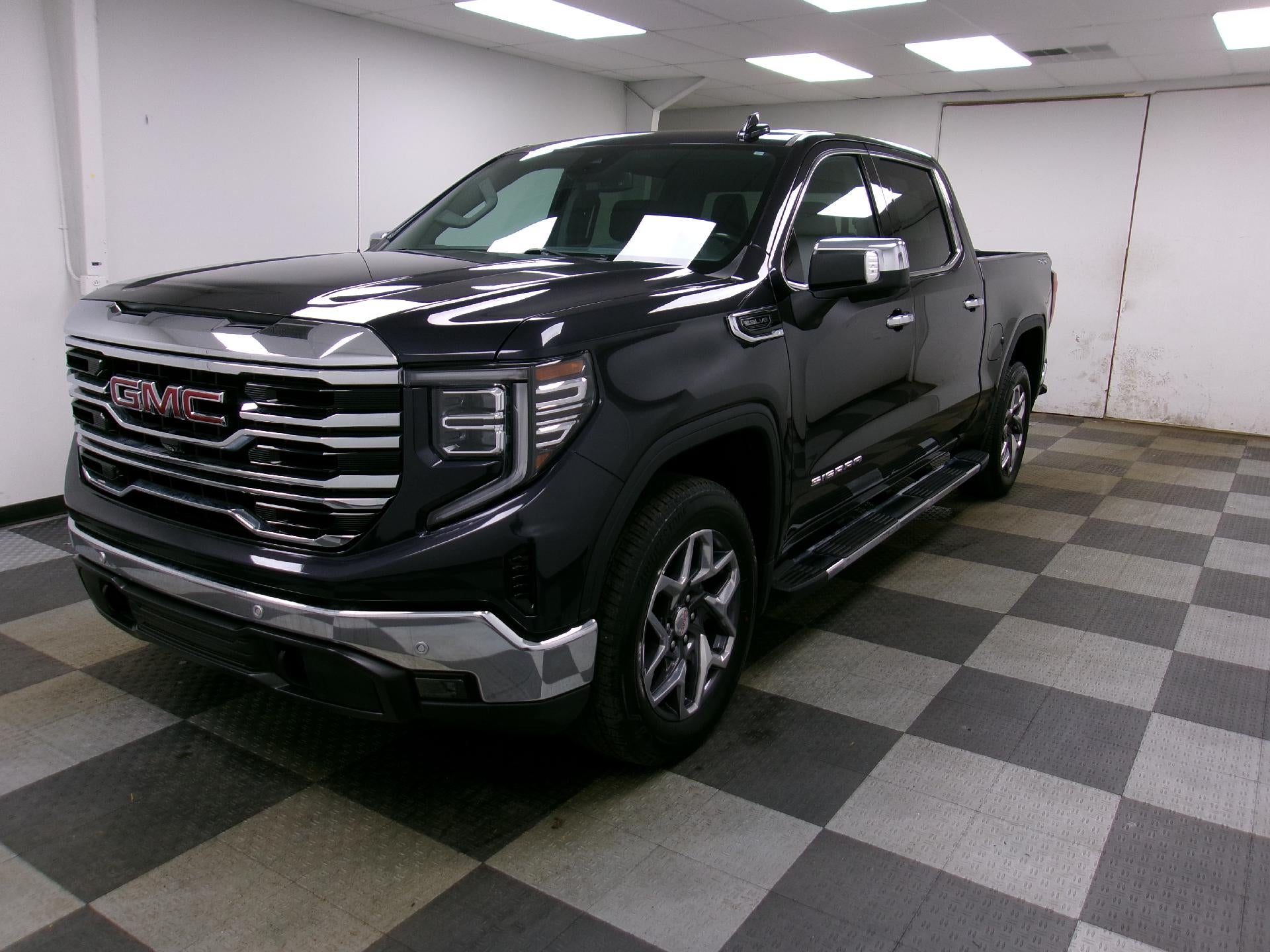 2022 GMC Sierra 1500 Crew Cab Short Box 4-Wheel Drive SLT