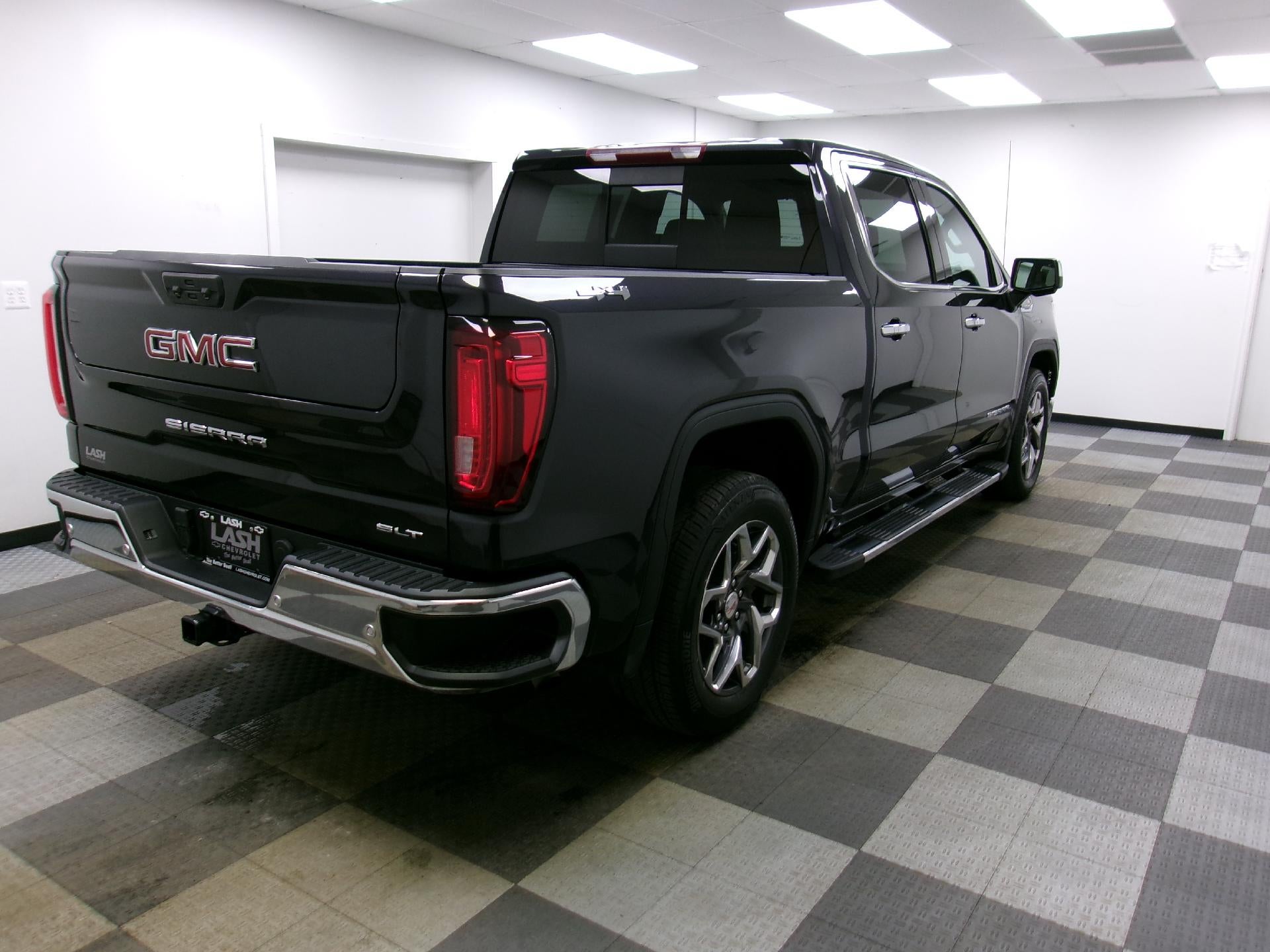 2022 GMC Sierra 1500 Crew Cab Short Box 4-Wheel Drive SLT