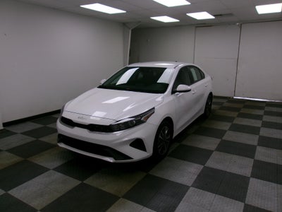 2024 Kia Forte LXS IVT