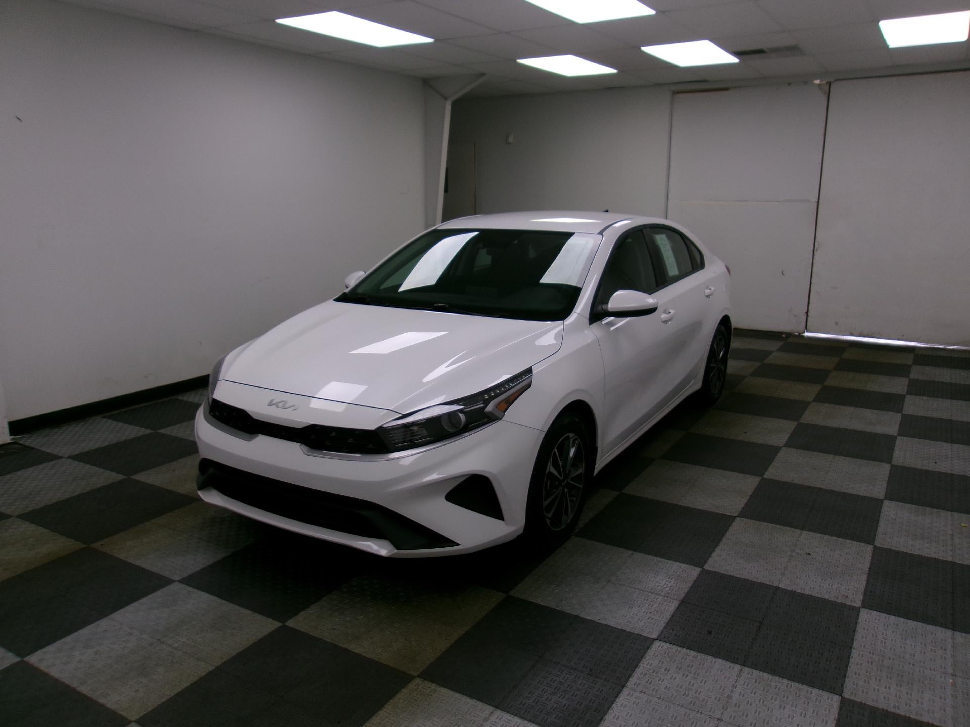2024 Kia Forte LXS IVT