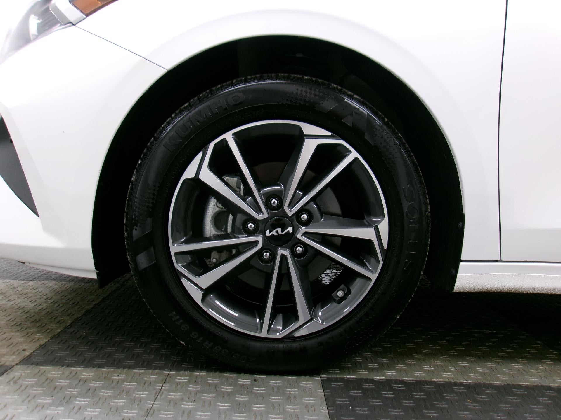 2024 Kia Forte LXS IVT