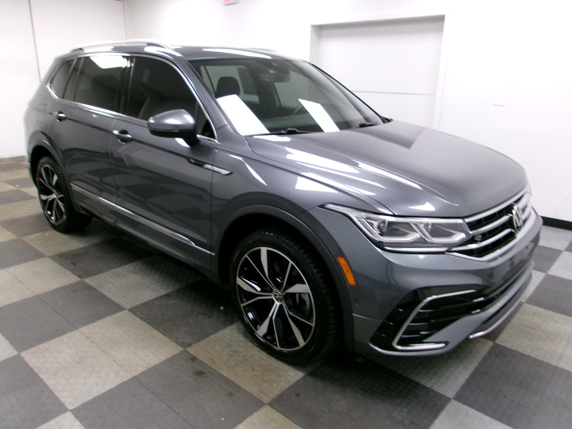 2024 Volkswagen Tiguan 2.0T SEL R-Line 4MOTION