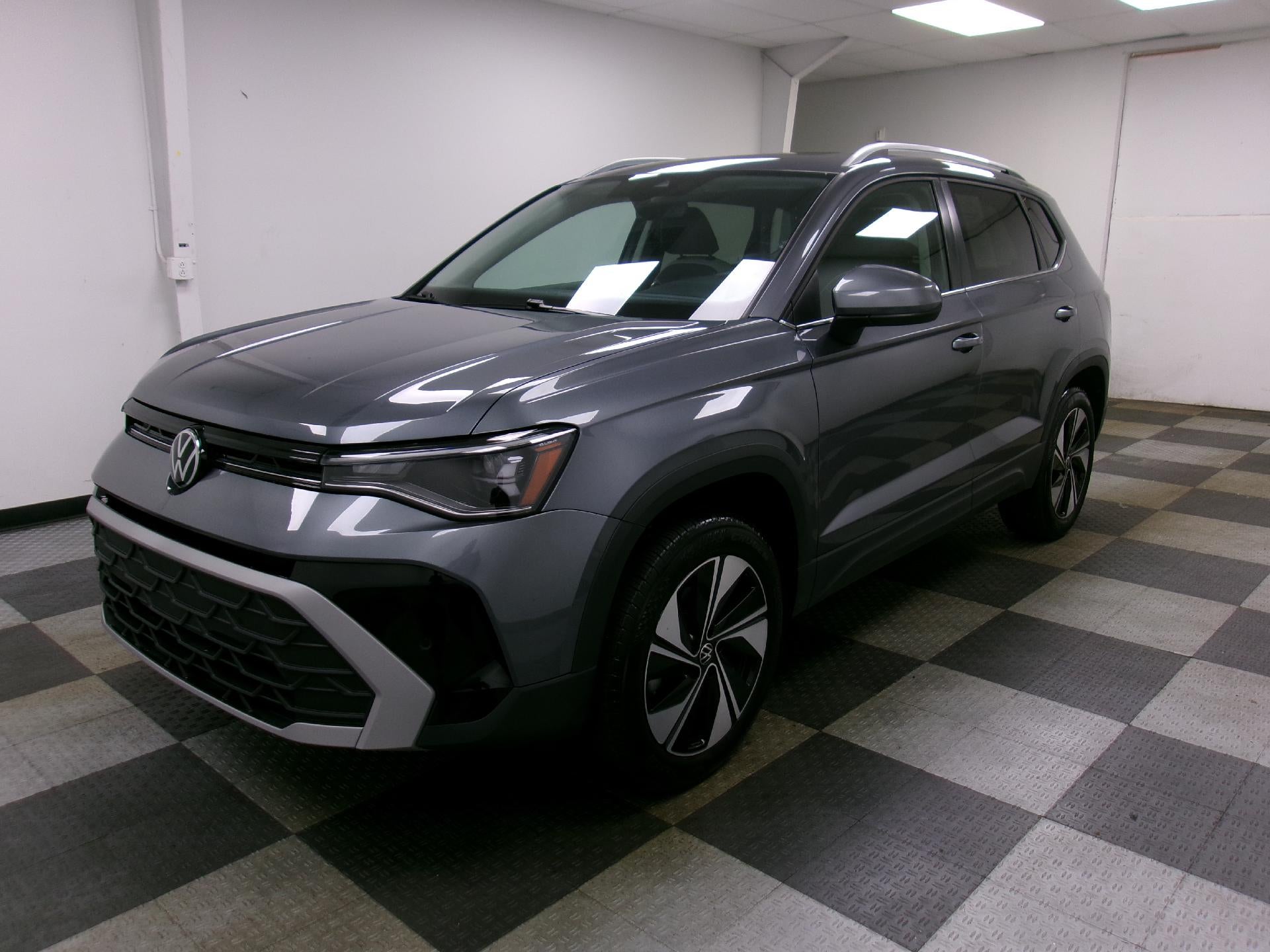 2025 Volkswagen Taos SE 4MOTION